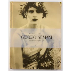 Photographie du livre Giorgio Armani Lookbook from 1997 - Paolo Roversi & Peter Lindbergh